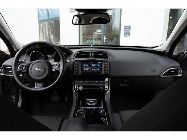 Jaguar xe 2.0 d r-sport | gp-258-k i - afbeelding 9 van  19