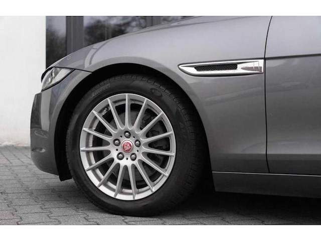Jaguar xe 2.0 d r-sport | gp-258-k i - afbeelding 11 van  19
