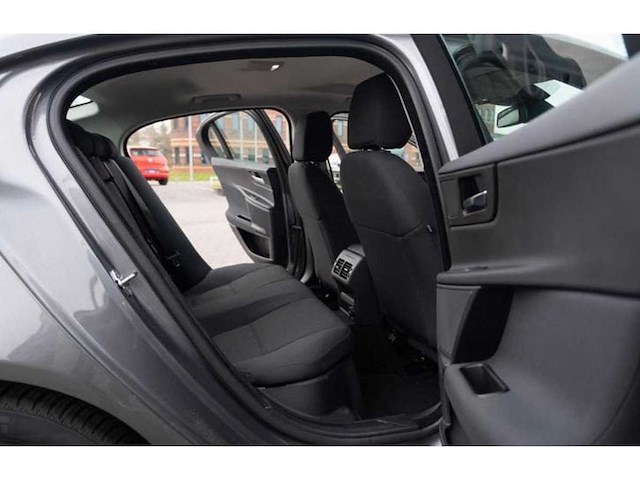 Jaguar xe 2.0 d r-sport | gp-258-k i - afbeelding 13 van  19