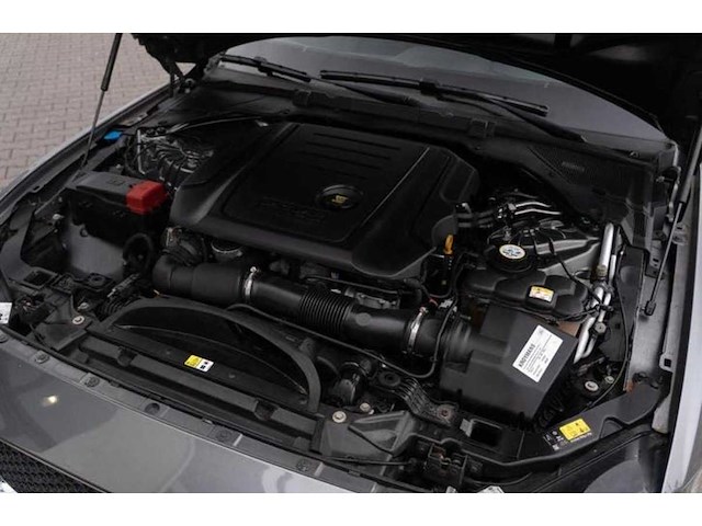 Jaguar xe 2.0 d r-sport | gp-258-k i - afbeelding 14 van  19