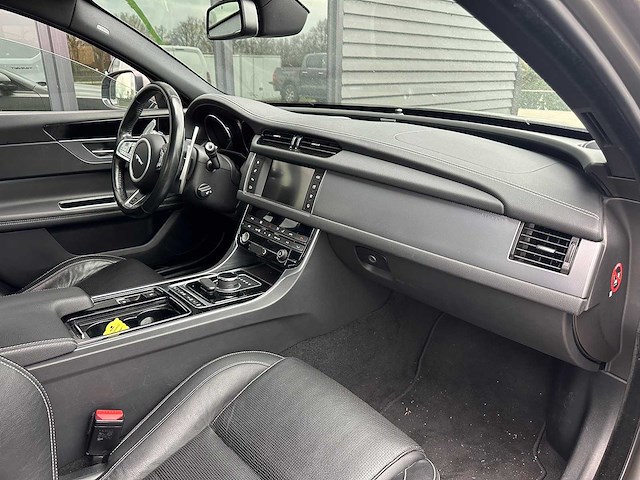 Jaguar xf 2.0d r sport duits kenteken - afbeelding 3 van  18