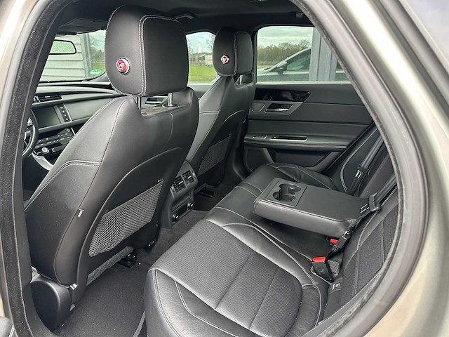 Jaguar xf 2.0d r sport duits kenteken/motor defect. - afbeelding 1 van  9