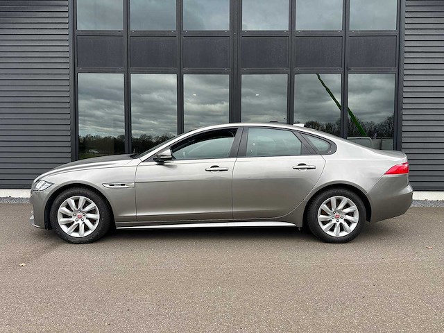 Jaguar xf 2.0d r sport duits kenteken/motor defect. - afbeelding 11 van  18