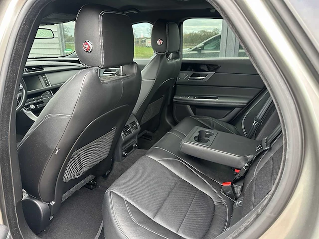 Jaguar xf 2.0d r sport duits kenteken/motor defect. - afbeelding 2 van  18