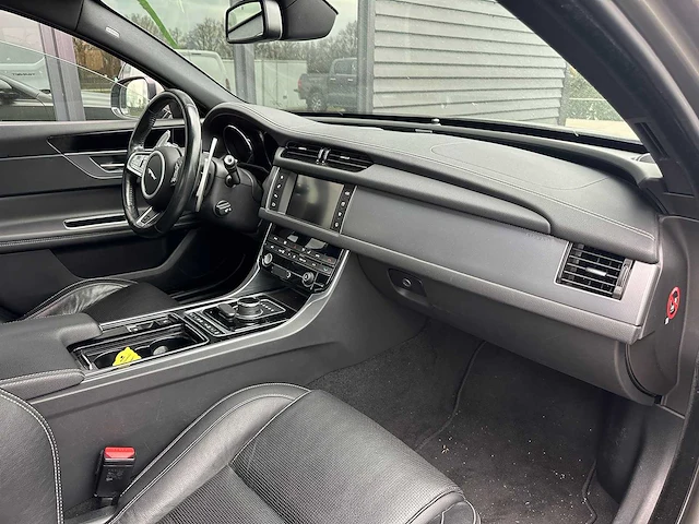 Jaguar xf 2.0d r sport duits kenteken/motor defect. - afbeelding 3 van  18