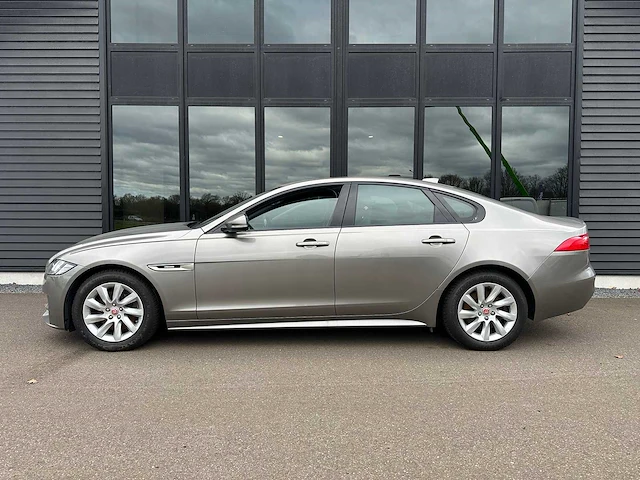 Jaguar xf 2.0d r sport duits kenteken/motor defect. - afbeelding 11 van  18