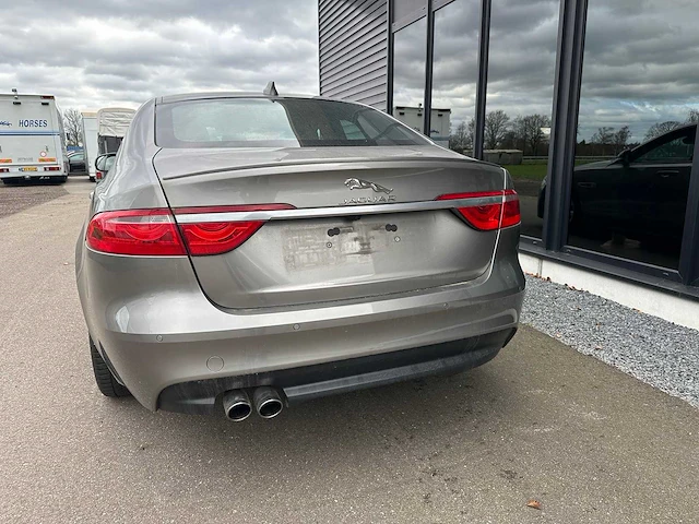 Jaguar xf 2.0d r sport duits kenteken/motor defect. - afbeelding 13 van  18