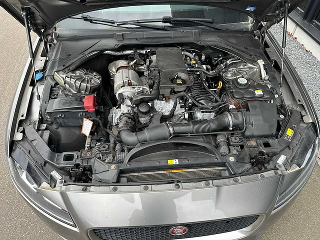 Jaguar xf 2.0d r sport motor defect duits kenteken - afbeelding 10 van  18