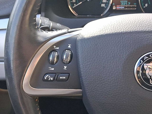 Jaguar xf 2.2d 2015 | gk-293-g - afbeelding 13 van  25