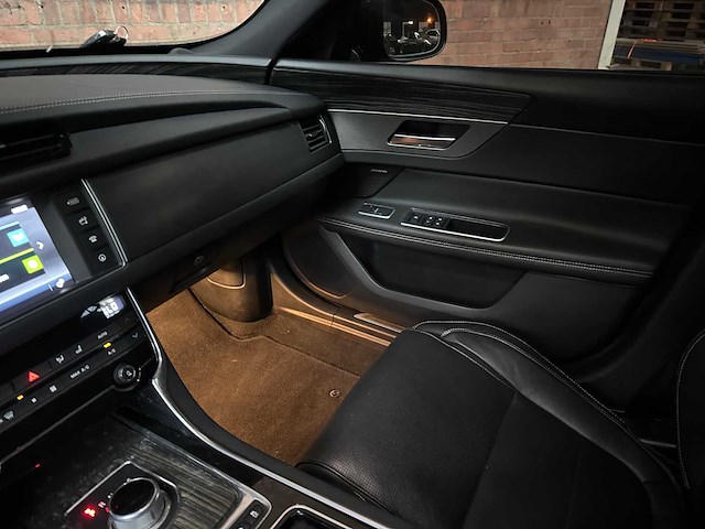 Jaguar xf 3.0 v6 s sc aws dohc 24v 340pk 2016 - afbeelding 25 van  46