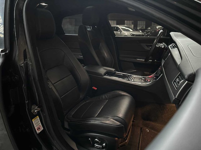 Jaguar xf 3.0 v6 s sc aws dohc 24v 340pk 2016 - afbeelding 31 van  46