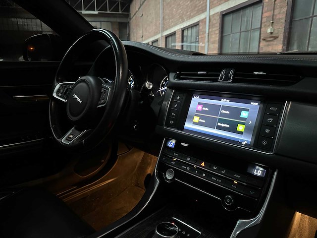 Jaguar xf 3.0 v6 s sc aws dohc 24v 340pk 2016 - afbeelding 32 van  46
