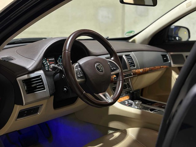 Jaguar xf sportbrake 3.0d v6 s 275pk 2014, h-699-xt - afbeelding 13 van  46