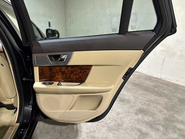 Jaguar xf sportbrake 3.0d v6 s 275pk 2014, h-699-xt - afbeelding 35 van  46