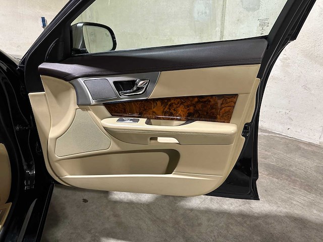 Jaguar xf sportbrake 3.0d v6 s 275pk 2014, h-699-xt - afbeelding 37 van  46