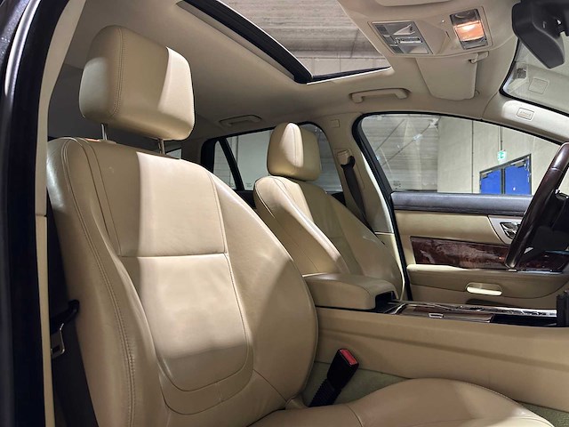 Jaguar xf sportbrake 3.0d v6 s 275pk 2014, h-699-xt - afbeelding 39 van  46