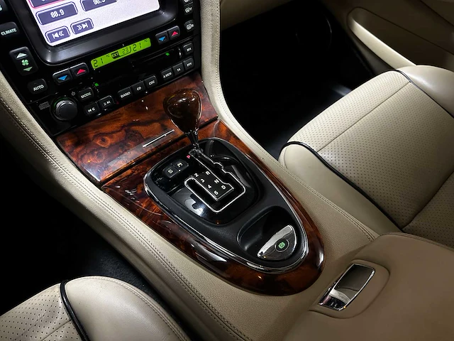 Jaguar xj 2.7d v6 biturbo lwb 207pk 2008, jbh-69-l - afbeelding 34 van  61