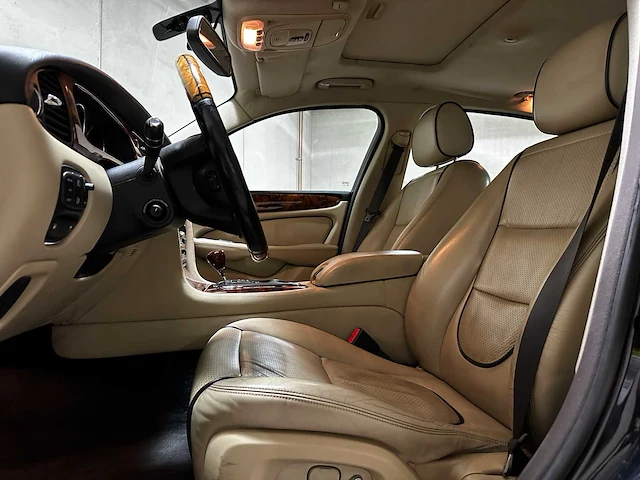 Jaguar xj 2.7d v6 biturbo lwb 207pk 2008, jbh-69-l - afbeelding 39 van  61