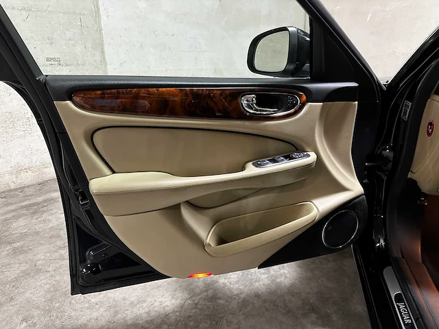 Jaguar xj 2.7d v6 lwb 207pk 2008, jbh-69-l - afbeelding 32 van  61