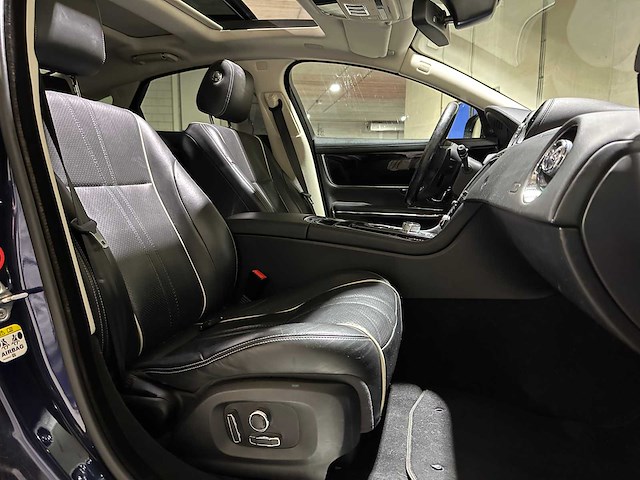 Jaguar xj 3.0 d premium luxury 300hp 2016, rv-612-x - afbeelding 8 van  9