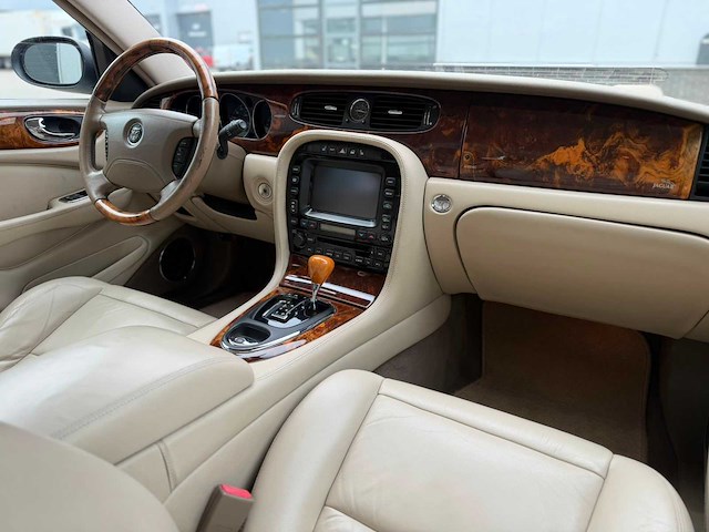Jaguar xj 3.0 v6 46-tx-bl - afbeelding 17 van  20