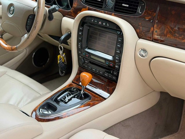Jaguar xj 3.0 v6 46-tx-bl - afbeelding 18 van  20