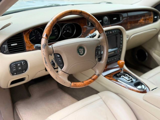 Jaguar xj 3.0 v6 46-tx-bl - afbeelding 19 van  20