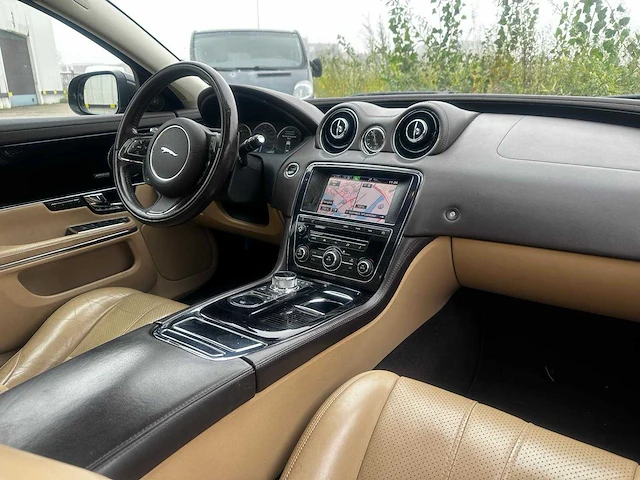 Jaguar xj 3.0 v6d prem. l. lwb *, 4-trz-17 - afbeelding 24 van  26
