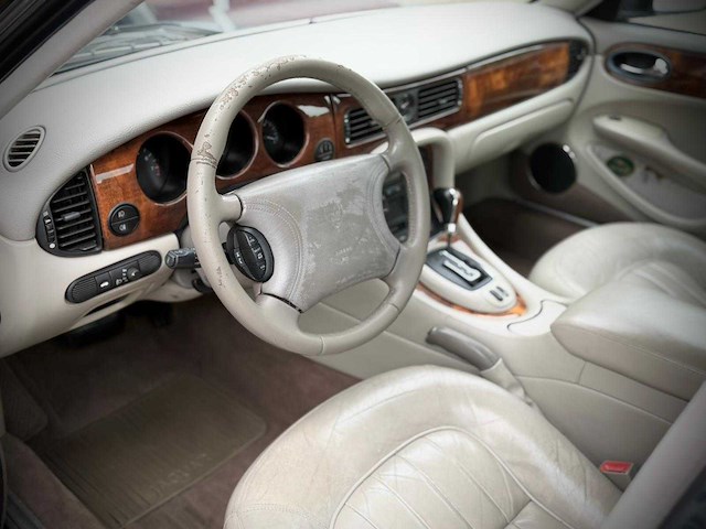 Jaguar xj 3.2 v8 executive 90-dv-gk - afbeelding 1 van  4