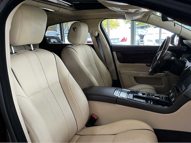 Jaguar xj supersport x351 | 5.0 v8 supercharged | 510 pk | 2010 | youngtimer | 20 inch mataiva wielen | 1200w premium audio | btw auto - afbeelding 16 van  45