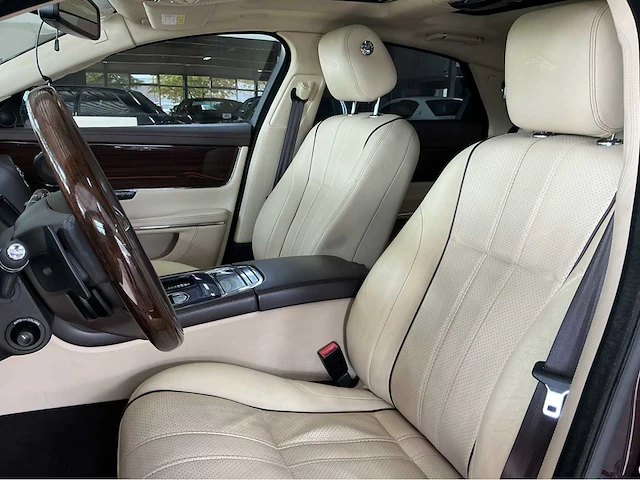 Jaguar xj supersport x351 | 5.0 v8 supercharged | 510 pk | 2010 | youngtimer | 20 inch mataiva wielen | 1200w premium audio | btw auto - afbeelding 26 van  45