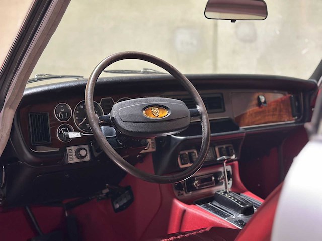 Jaguar xj12 5.3 v12 serie 2 coupe 1976, 39-yd-88 oldtimer - afbeelding 54 van  120