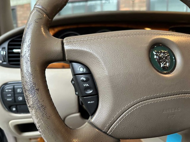 Jaguar xj8 3.5 v8 258pk 2003 youngtimer - afbeelding 24 van  44