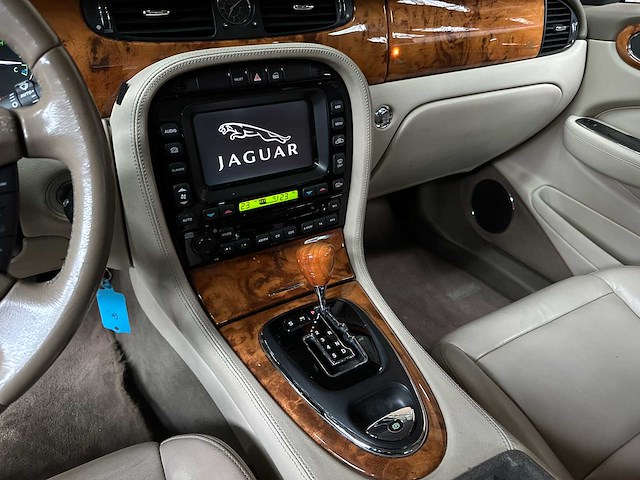 Jaguar xj8 3.5 v8 258pk 2003 youngtimer - afbeelding 30 van  44