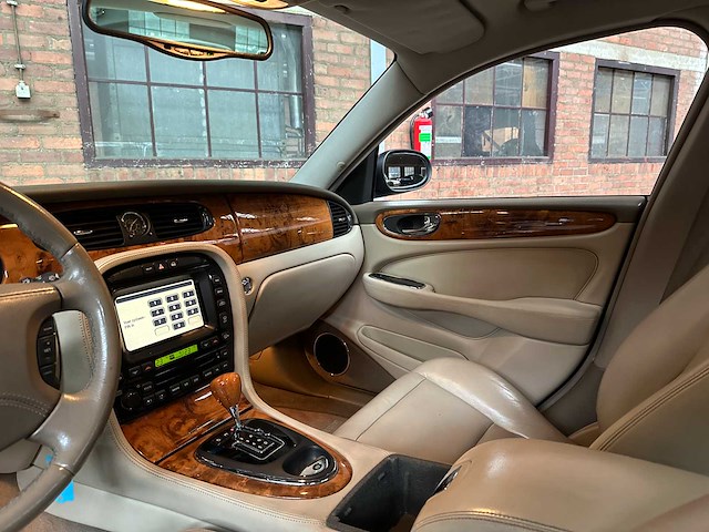 Jaguar xj8 3.5 v8 258pk 2003 youngtimer - afbeelding 14 van  44