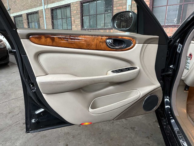 Jaguar xj8 3.5 v8 258pk 2003 youngtimer - afbeelding 26 van  44