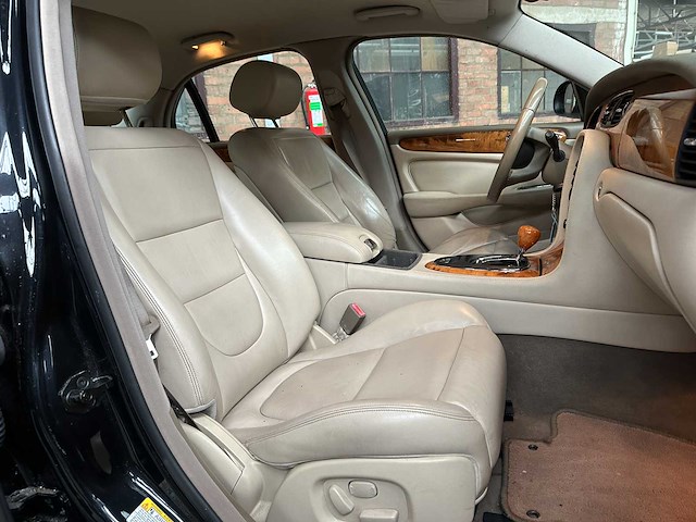 Jaguar xj8 3.5 v8 258pk 2003 youngtimer - afbeelding 36 van  44