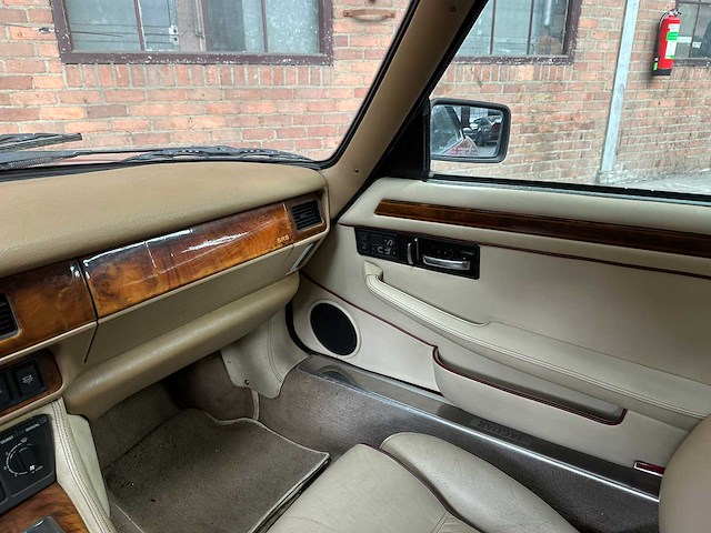 Jaguar xjs 5.9 v12 281pk 1994 youngtimer - afbeelding 16 van  32
