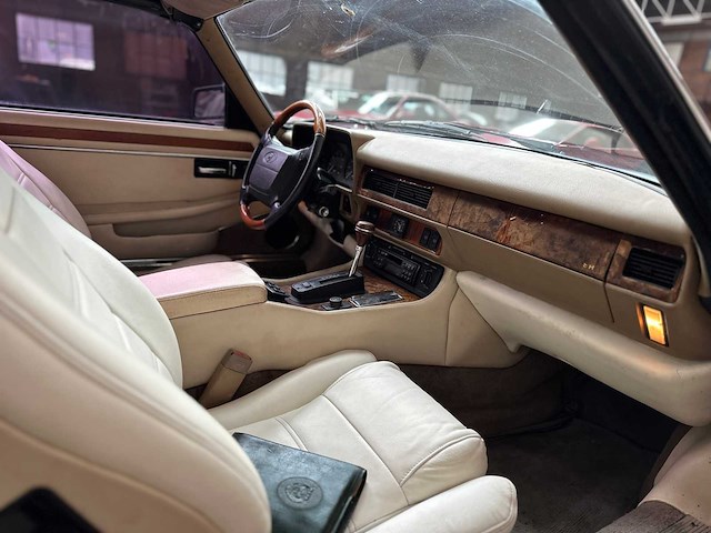 Jaguar xjs convertible 4.0 6-in-lijn 240pk 1996 - afbeelding 21 van  27