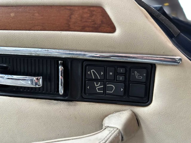 Jaguar xjs convertible 4.0 6-in-lijn 240pk 1996 - afbeelding 17 van  35