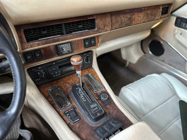 Jaguar xjs convertible 4.0 6-in-lijn 240pk 1996 - afbeelding 15 van  35