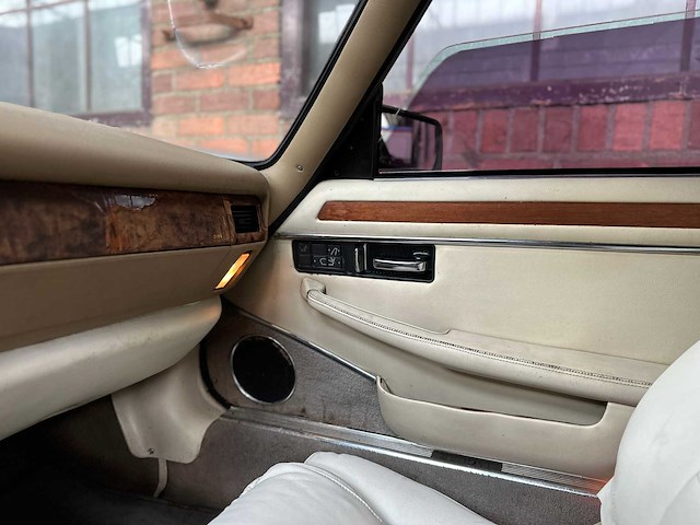 Jaguar xjs convertible 4.0 6-in-lijn 240pk 1996 - afbeelding 16 van  35