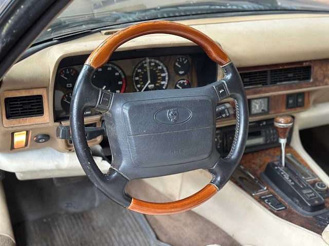 Jaguar xjs convertible 4.0 6-in-lijn 240pk 1996 - afbeelding 10 van  35