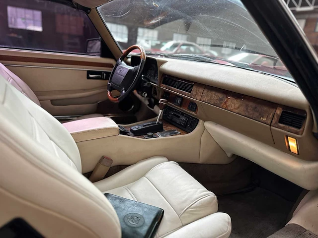 Jaguar xjs convertible 4.0 6-in-lijn 240pk 1996 - afbeelding 20 van  25