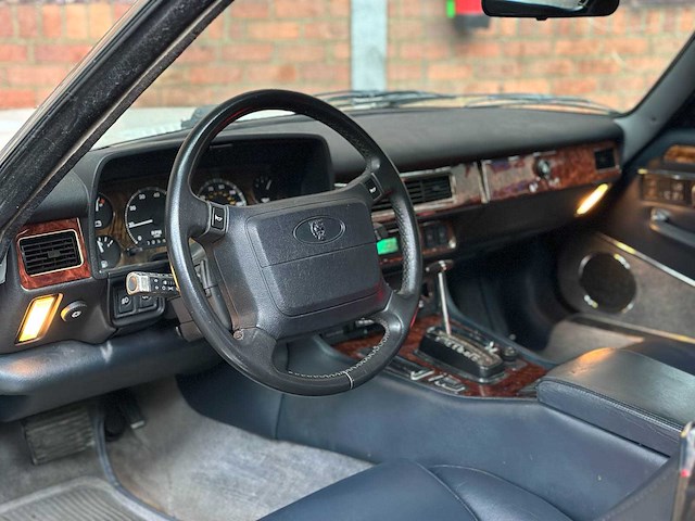 Jaguar xjs convertible 5.3 v12 267pk 1992 - afbeelding 18 van  37