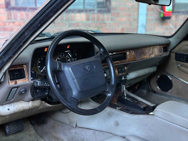 Jaguar xjs convertible l6 4.0 240pk 1995 - afbeelding 15 van  38