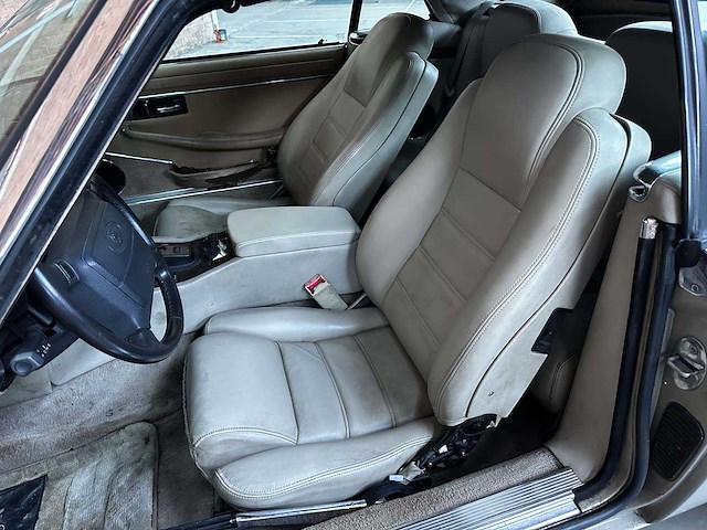 Jaguar xjs convertible l6 4.0 240pk 1995 - afbeelding 26 van  38