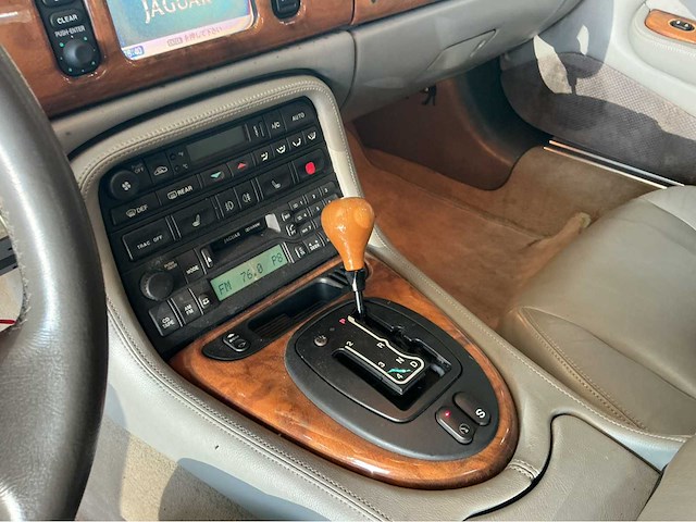 Jaguar xkr cabriolet | 4.0 v8 supercharged | 2002 | youngtimer | 370 pk | btw auto - afbeelding 15 van  30