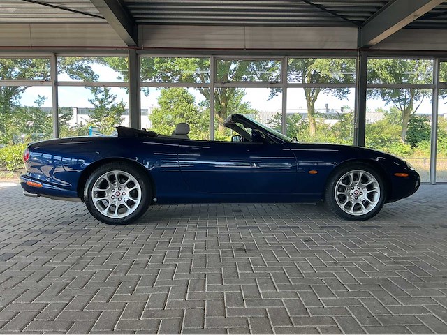 Jaguar xkr cabriolet | 4.0 v8 supercharged | 2002 | youngtimer | 370 pk | btw auto - afbeelding 27 van  30