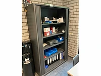 Jaloeziedeurkast met inhoud - afbeelding 2 van  6